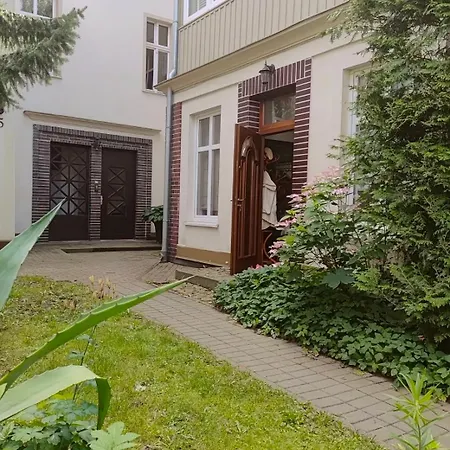 Plaza Apartment *